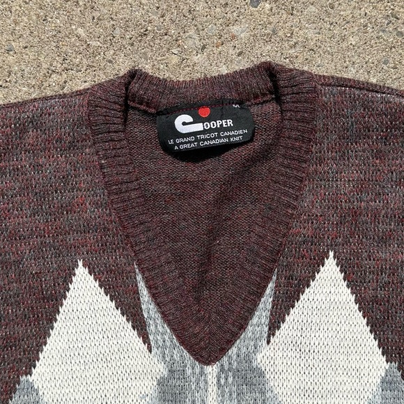 Cooper V-neck Sweater Size Large - Picture 2 of 4